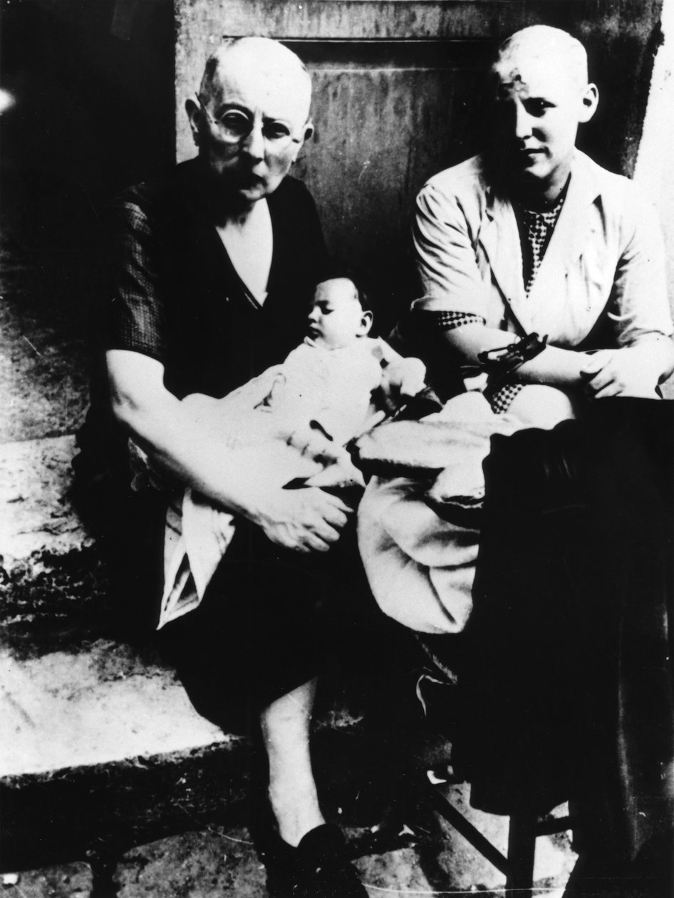 Duas colaboradoras francesas, Chartres, França, 1944 de Unbekannt