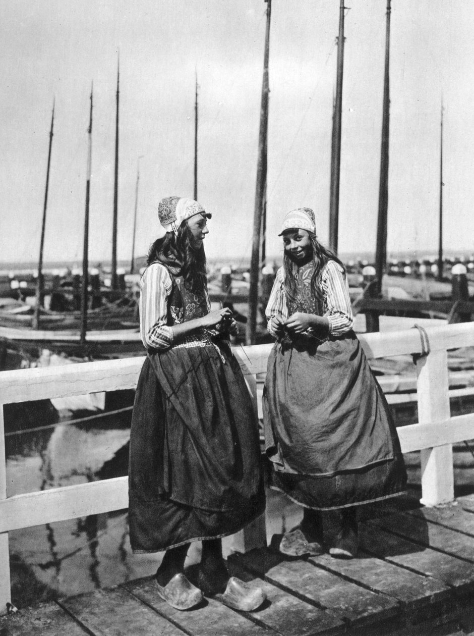 Duas meninas, ligado, a, aterragem fase, marken, holanda, c1934 de Unbekannt
