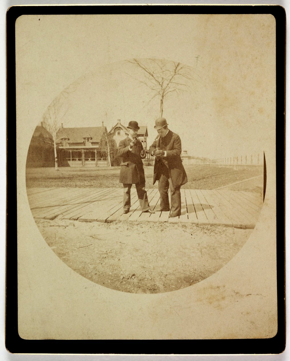 "Dois homens num calçadão", vers 1890 de Unbekannt