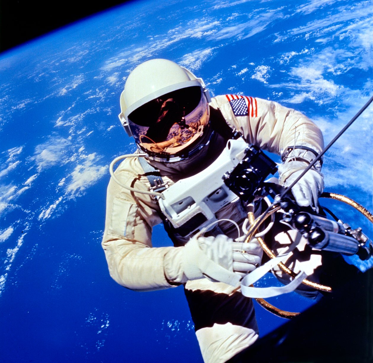 Astronauta dos EUA Edward H. White II realizando tarefas externas de Unbekannt