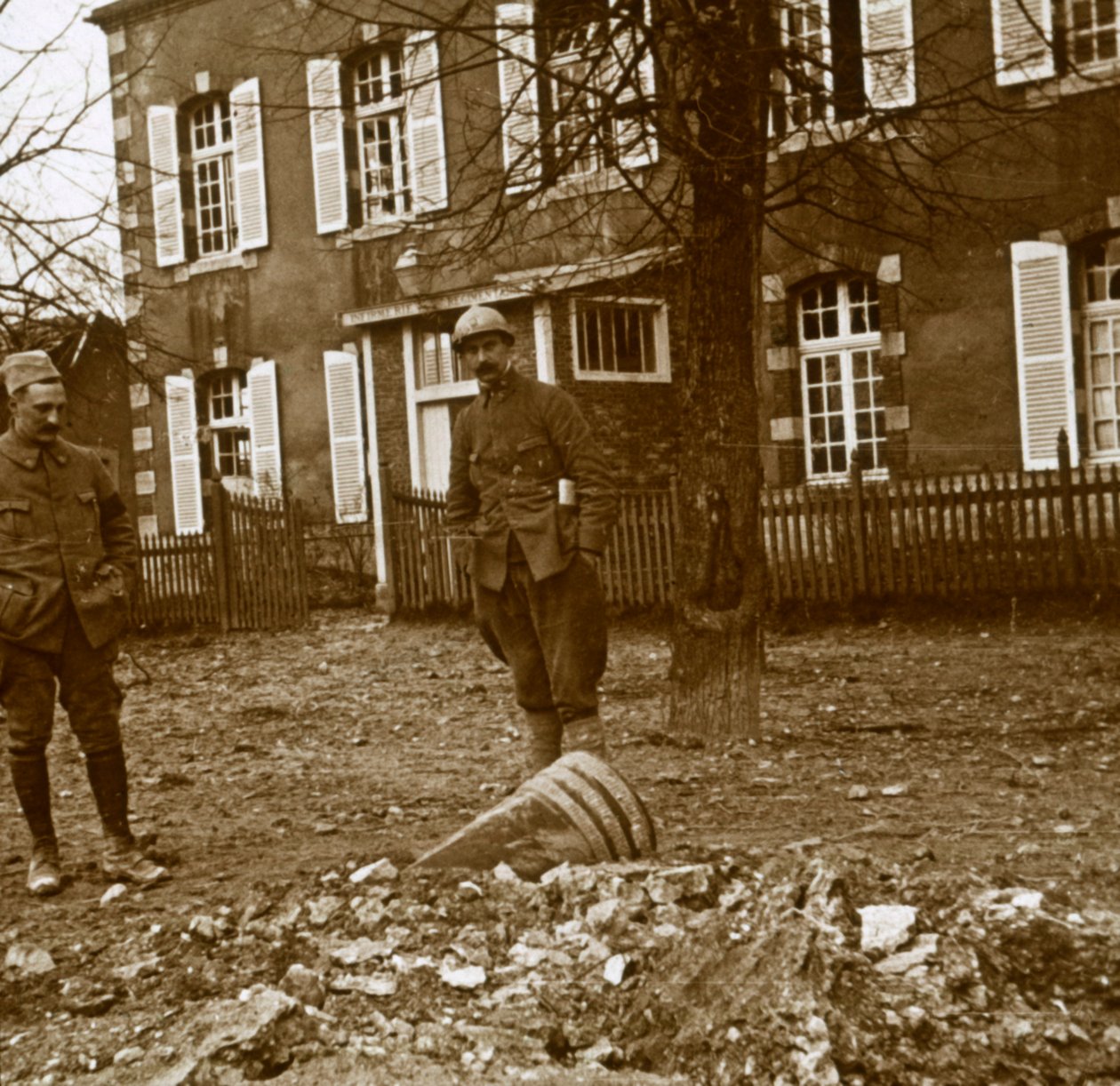 Invólucro 380 não explodido, Verdun, norte da França, c1914-c1918 de Unbekannt