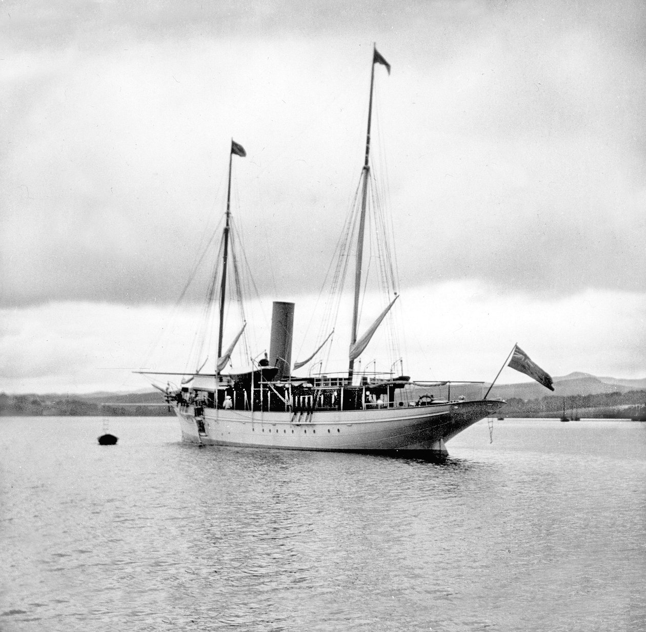 Reino Unido : A Steam Yacht at Anchor. c1890 de Unbekannt