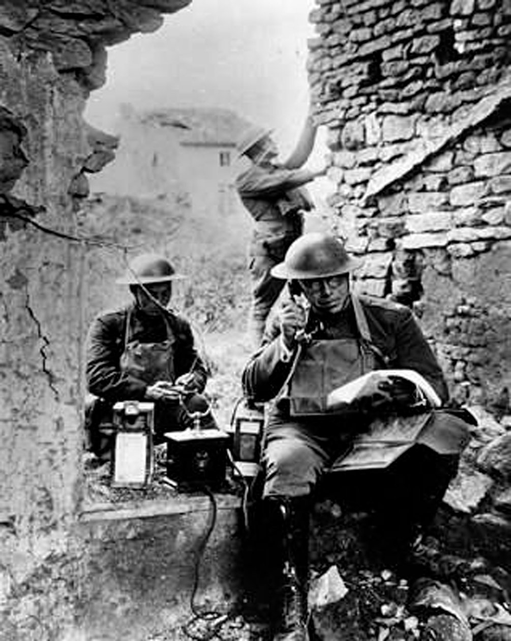 Corpo de Sinal do Exército dos EUA usando equipamento telefônico alemão capturado, Primeira Guerra Mundial de Unbekannt