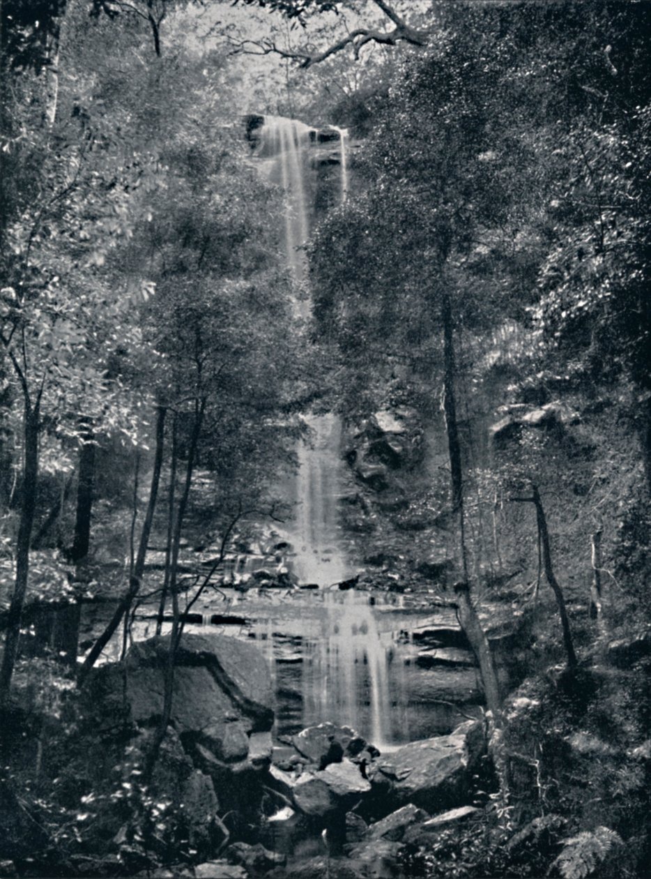 Vale das águas, montanhas azuis, c1900. de Unbekannt