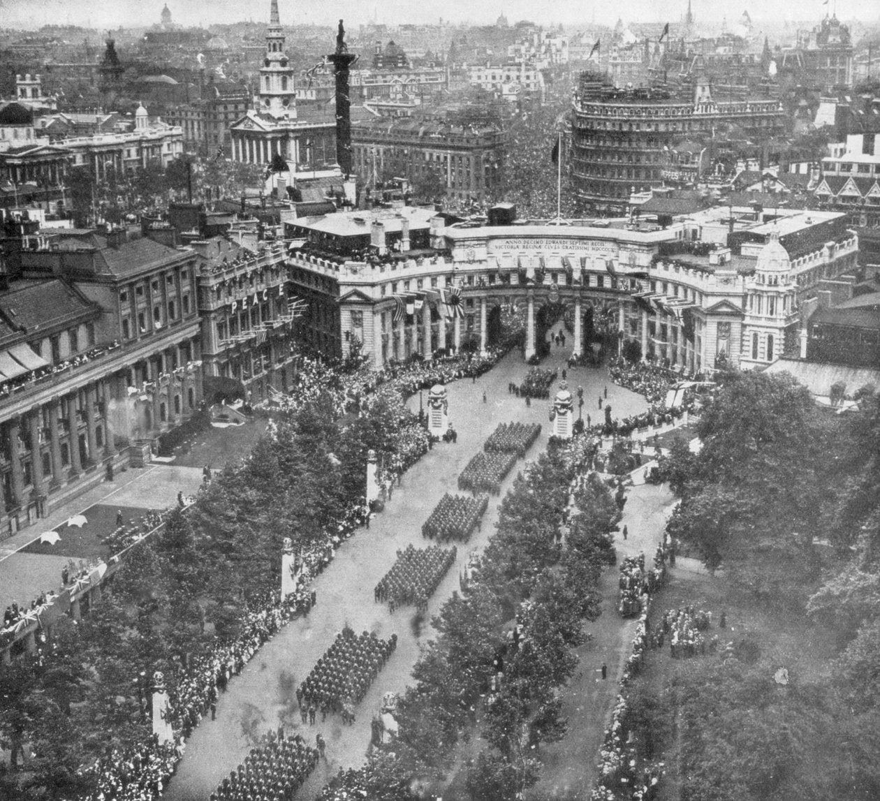 Desfile da vitória passando pelo Arco do Almirantado e descendo o Shopping, 19 de julho de 1919, 1926 de Unbekannt