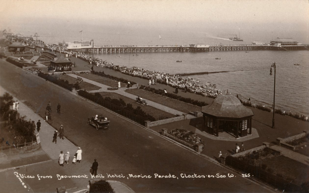 Vista do Beaumont Hall Hotel, Marine Parade, Clacton-on-Sea, c1925 de Unbekannt