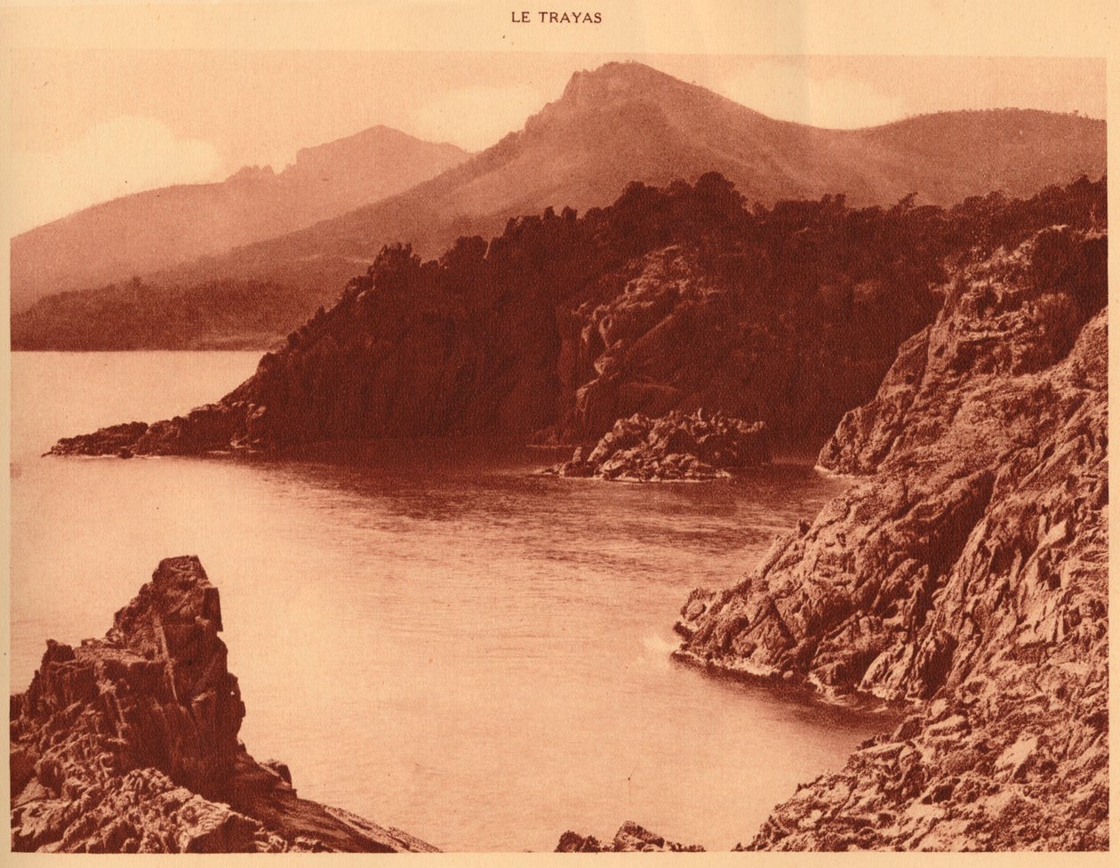 Vista do pico de Aurelius e Cap Roux, Le Trayas, 1930. de Unbekannt