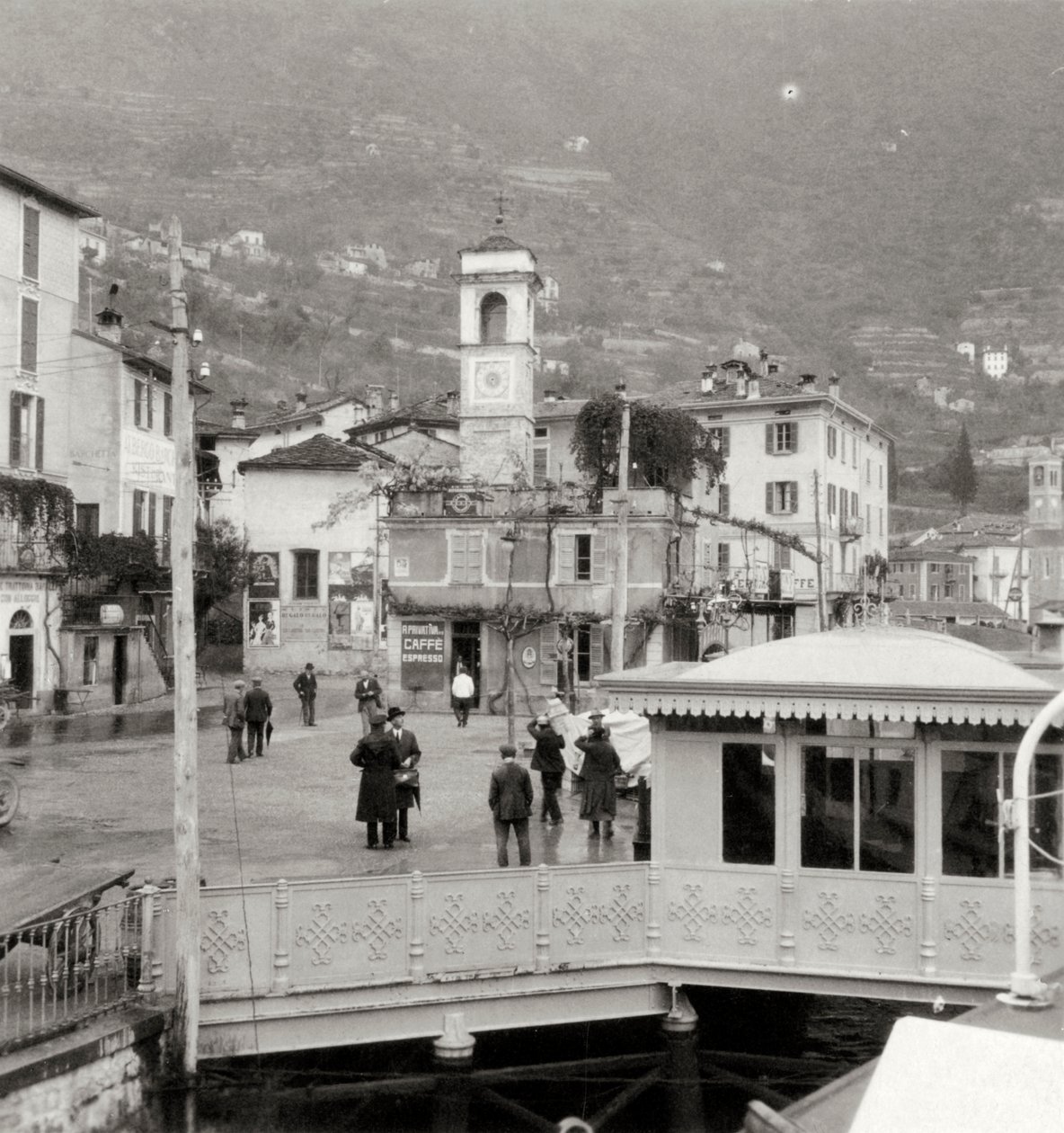 Vista de Moltrasio na margem do lago Como, Itália, século XX de Unbekannt