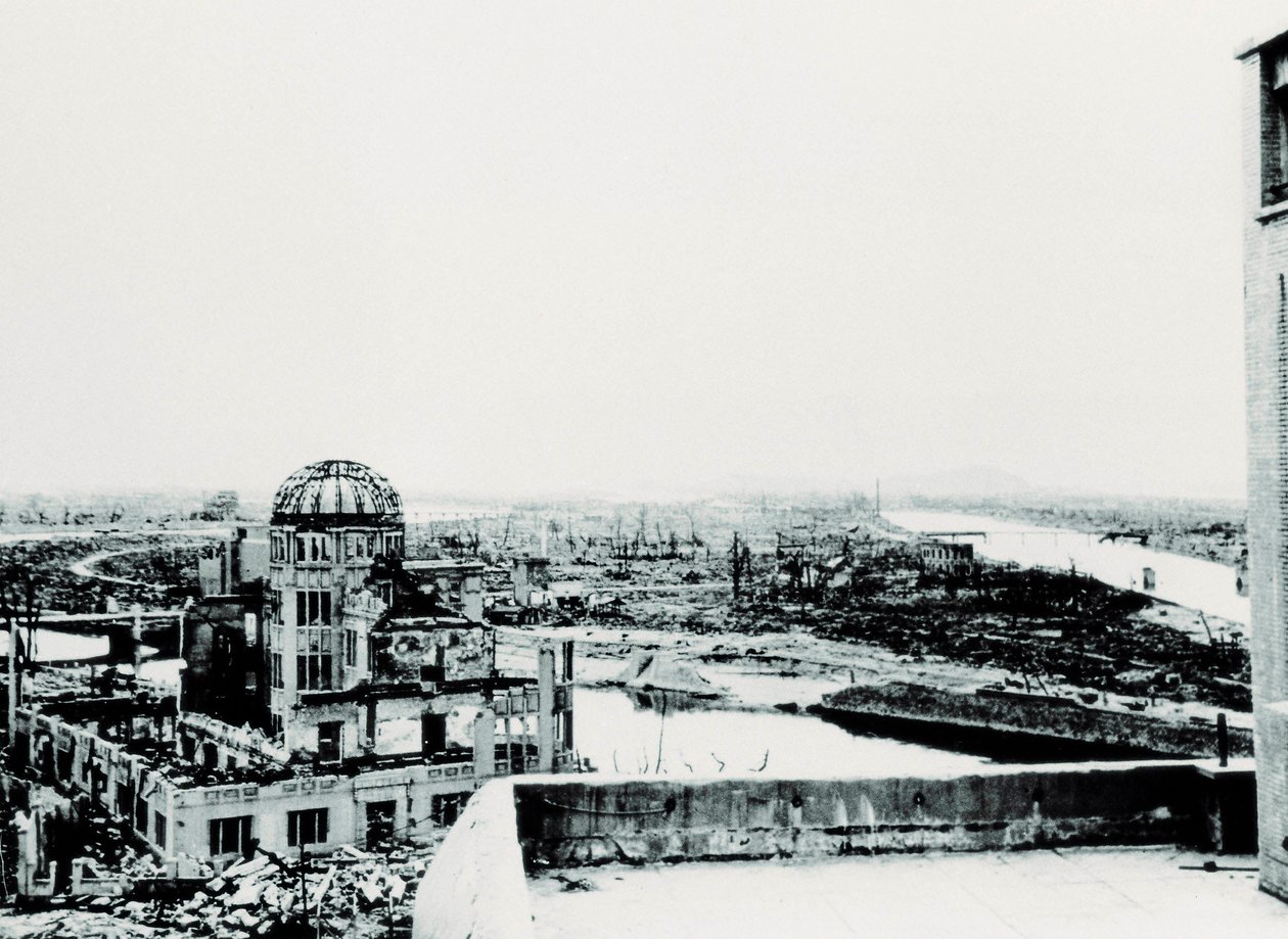 Vista da cidade de Hiroshima após a explosão da bomba atómica: ruína do Palácio de Exposições Agrícolas de Unbekannt