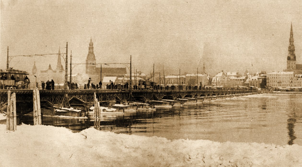 Vista da ponte flutuante sobre a Dwina, Riga, Latvia. 1915 (foto) de Unbekannt