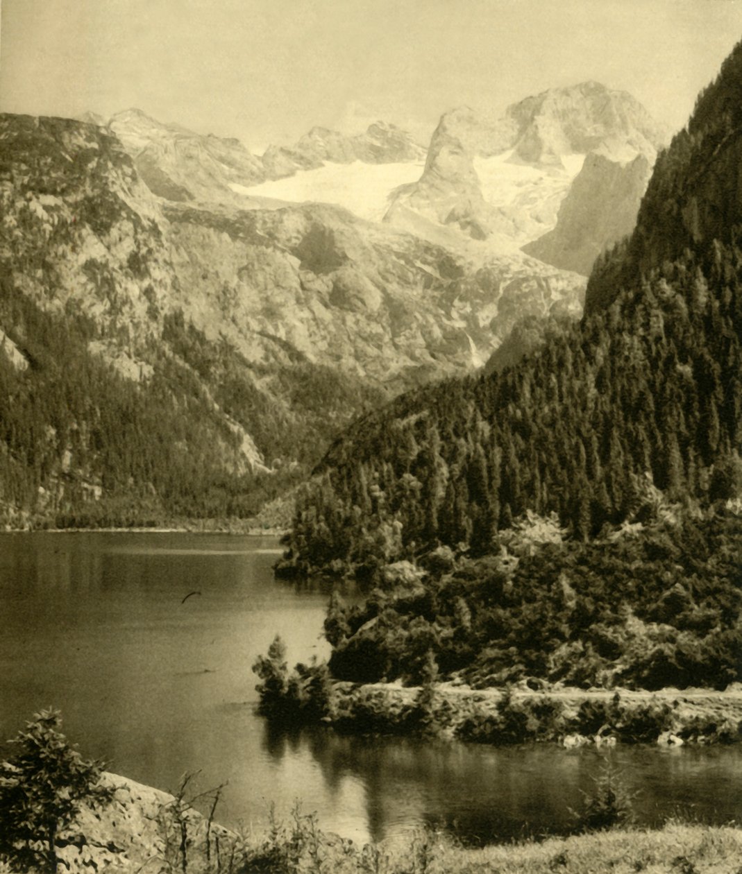 Vorderer Gosausee e as montanhas Dachstein, Alta Áustria, c1935. de Unbekannt