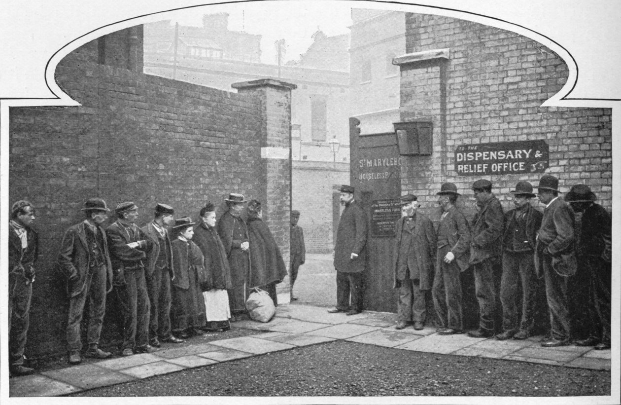 À espera de admissão na St Marylebone Workhouse, Luxborough Street, Londres, c1901 1903 de Unbekannt