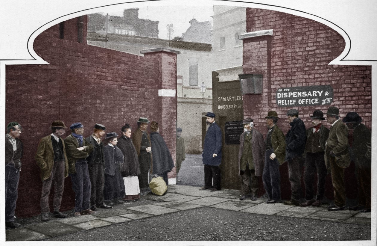 À espera de admissão na St Marylebone Workhouse, Luxborough Street, Londres, c1901 1903 de Unbekannt