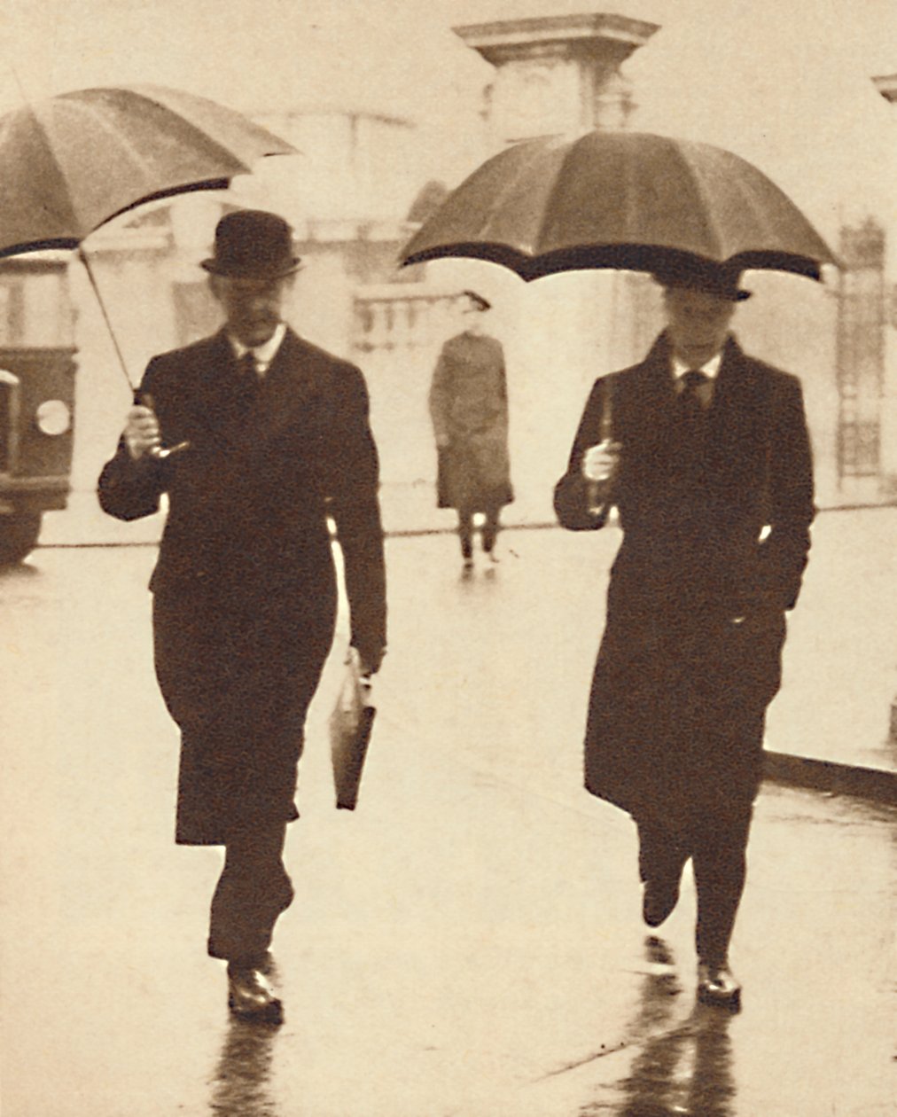 Caminhando na chuva, 1937 de Unbekannt