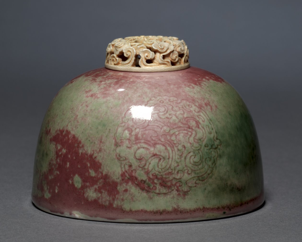 Pote de água com tampa de marfim, 1662-1722. de Unbekannt