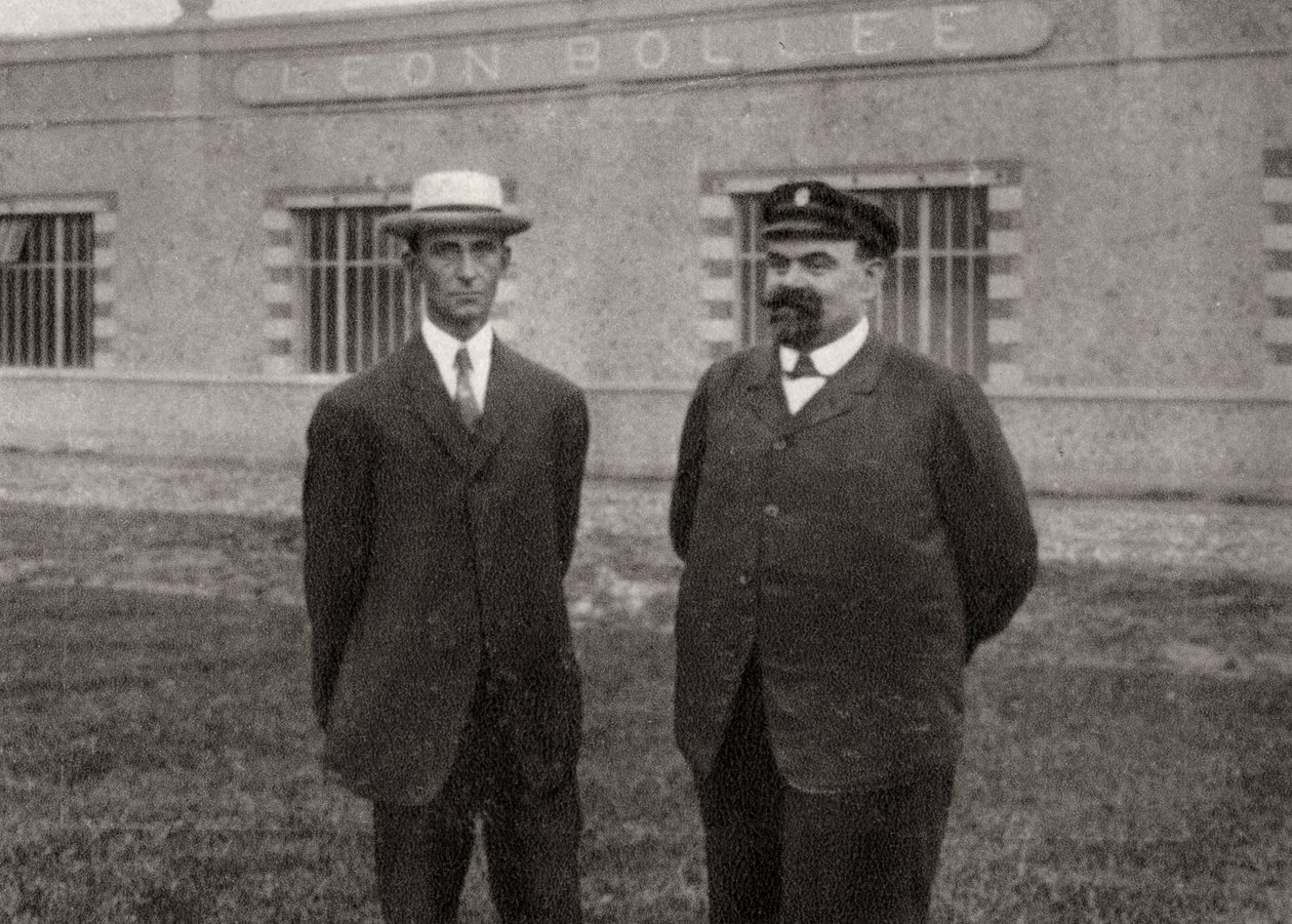 Wilbur Wright, aviador americano, e Leon Bollee, inventor francês e fabricante de automóveis, 1908 de Unbekannt