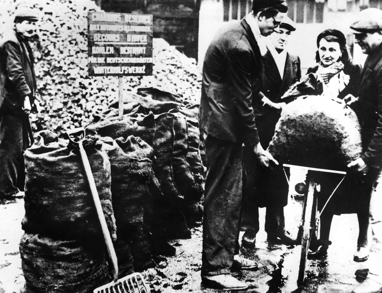 Alívio de inverno, distribuição de carvão, França 1940-1944 de Unbekannt