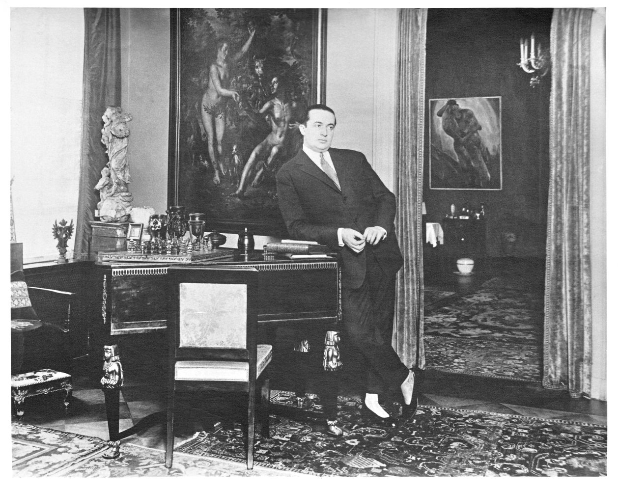 Wolfgang Gurlitt no estudo de sua galeria na Potsdamer Strasse, Berlim, c. 1925. de Unbekannt