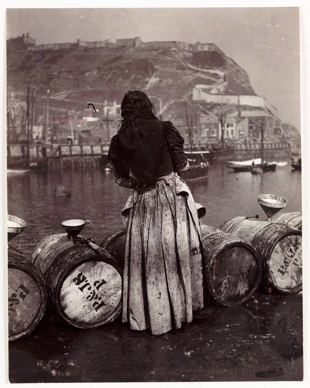 Mulher e barris, Whitby Harbour, c 1905 de Unbekannt