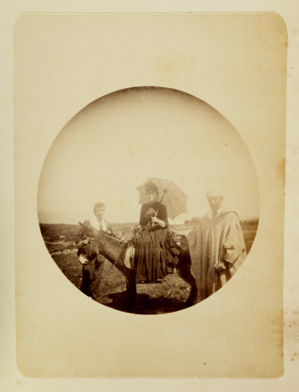"Mulher a montar um burro", c 1890 de Unbekannt