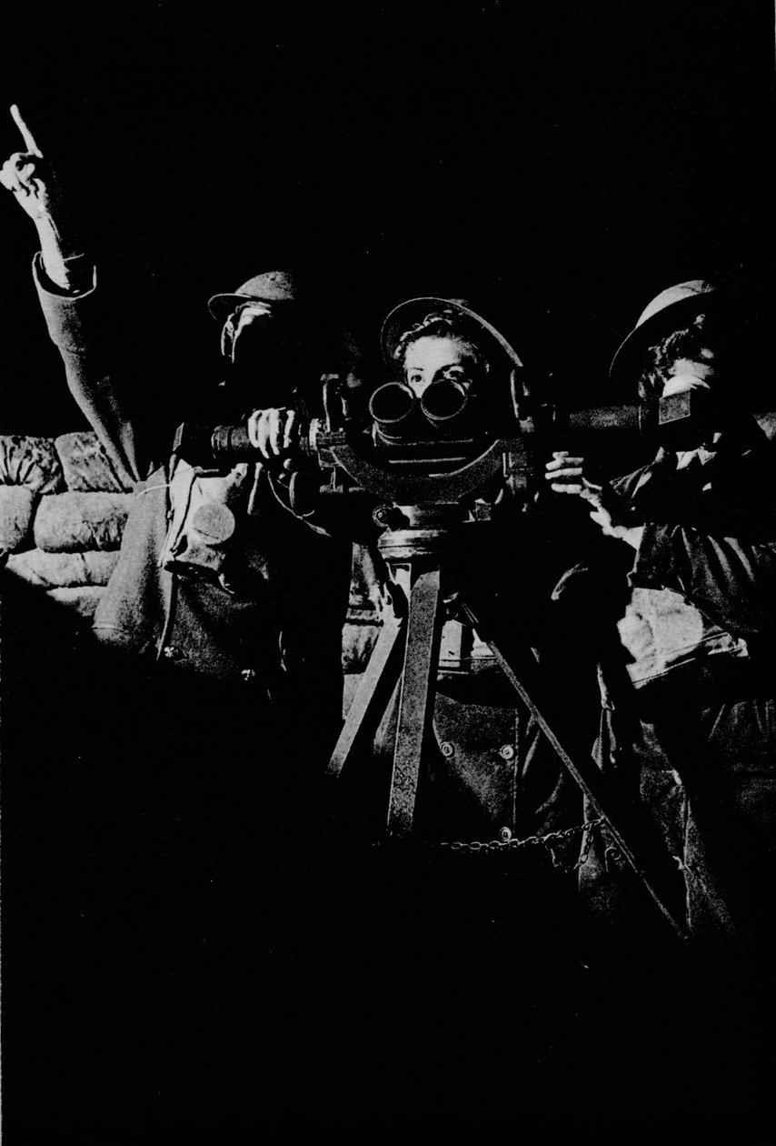 Mulheres de serviço com bateria antiaérea, 1943 de Unbekannt