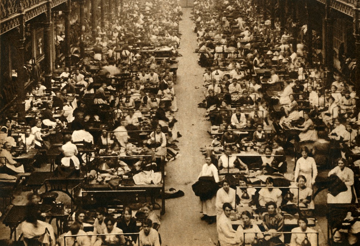 Mulheres que trabalham na Royal Army Clothing Factory, Primeira Guerra Mundial, 1914-1918, 1933. de Unbekannt