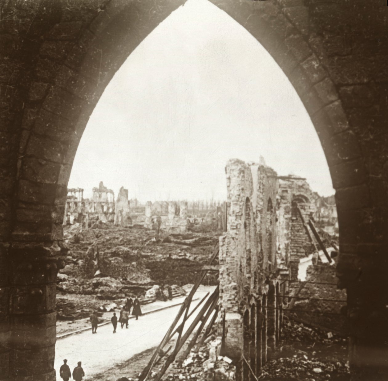 Ypres em ruínas, Flandres, Bélgica, c1914-c1918 de Unbekannt