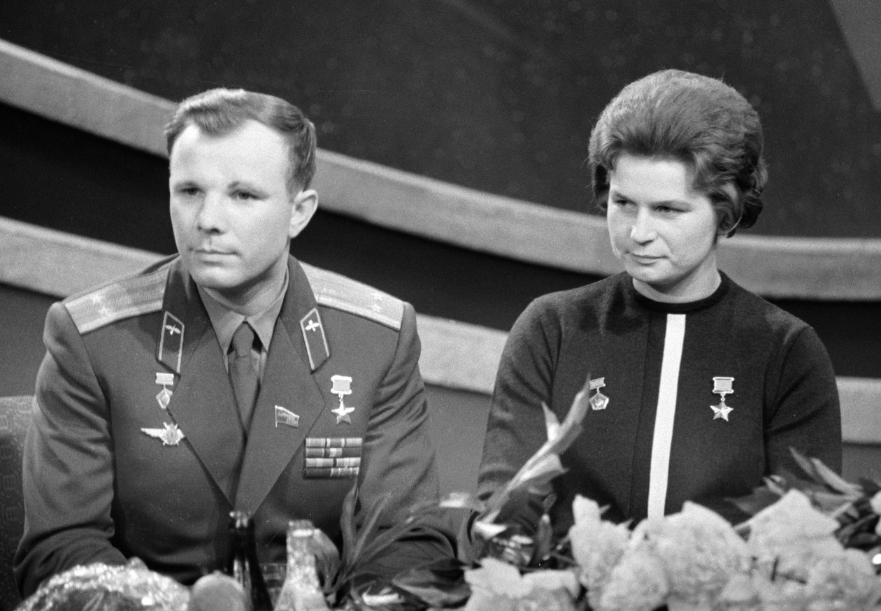 Yuri Gagarin e Valentina Tereshkova, cosmonautas russos, 1963 de Unbekannt