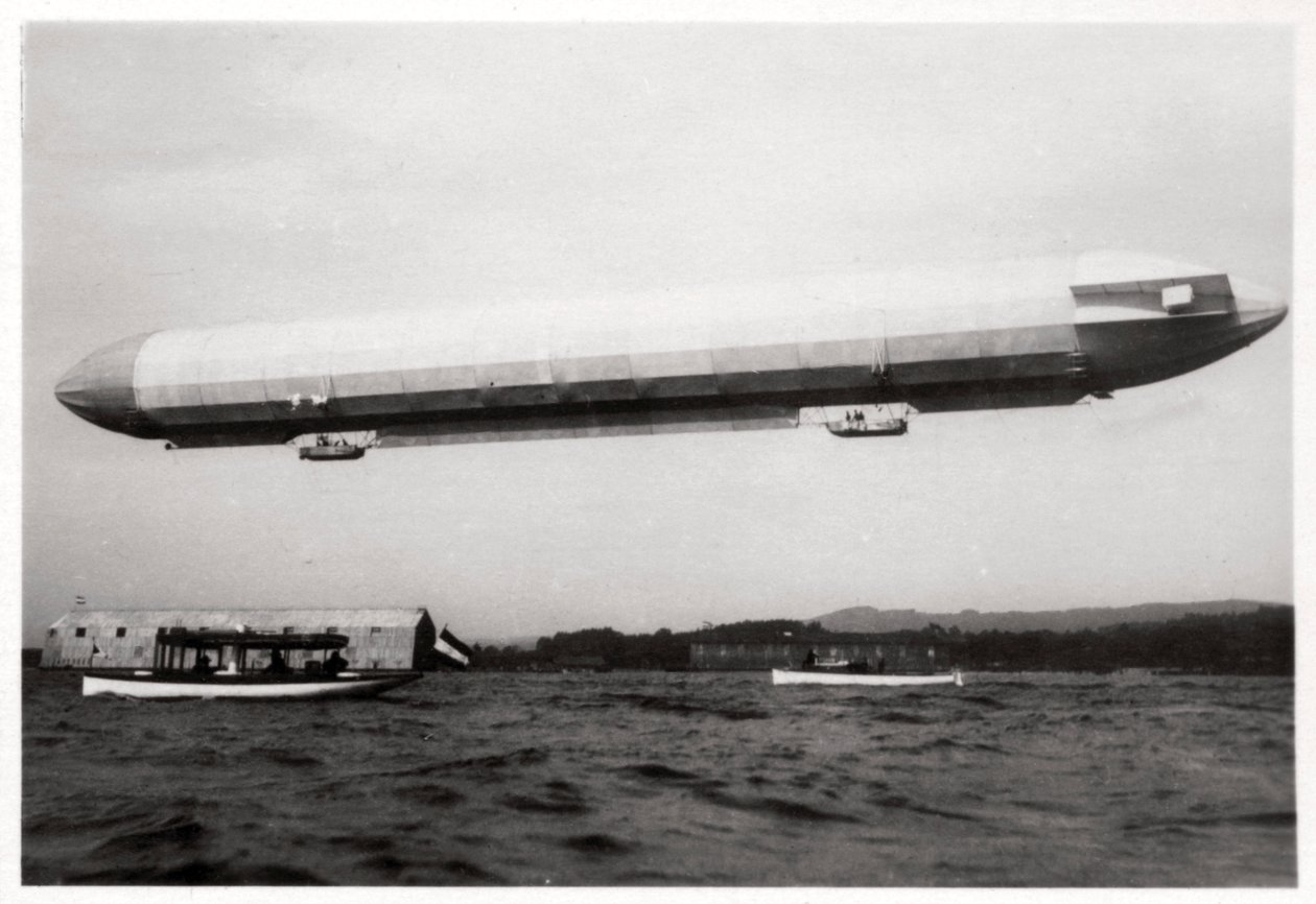 Zeppelin LZ3 no ar, Alemanha, c1906-1908 1933 de Unbekannt