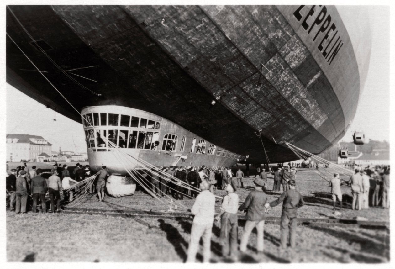 Zeppelin LZ 127 Graf Zeppelin após o pouso, 1933 de Unbekannt