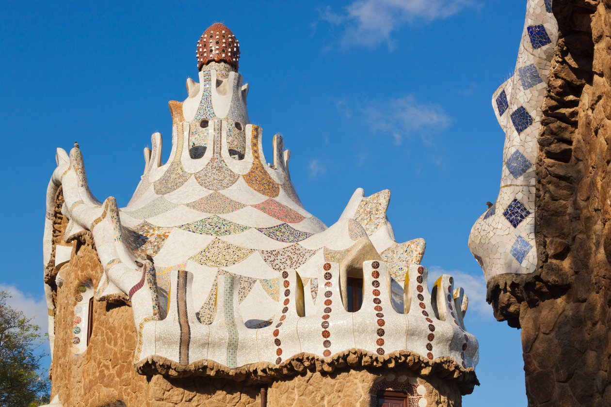 Barcelona, Espanha. Detalhe do pavilhão na entrada do Parc Güell. Património Mundial da UNESCO. de Unbekannt Unbekannt