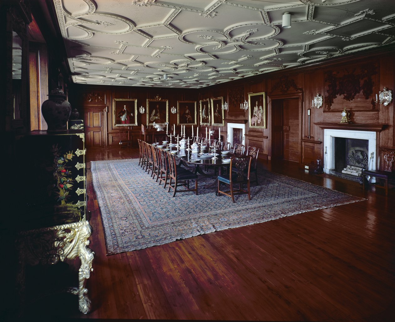Drumlanrig Castle: sala de jantar com um retrato de William, lst Duke of Queensberry de Unbekannt Unbekannt