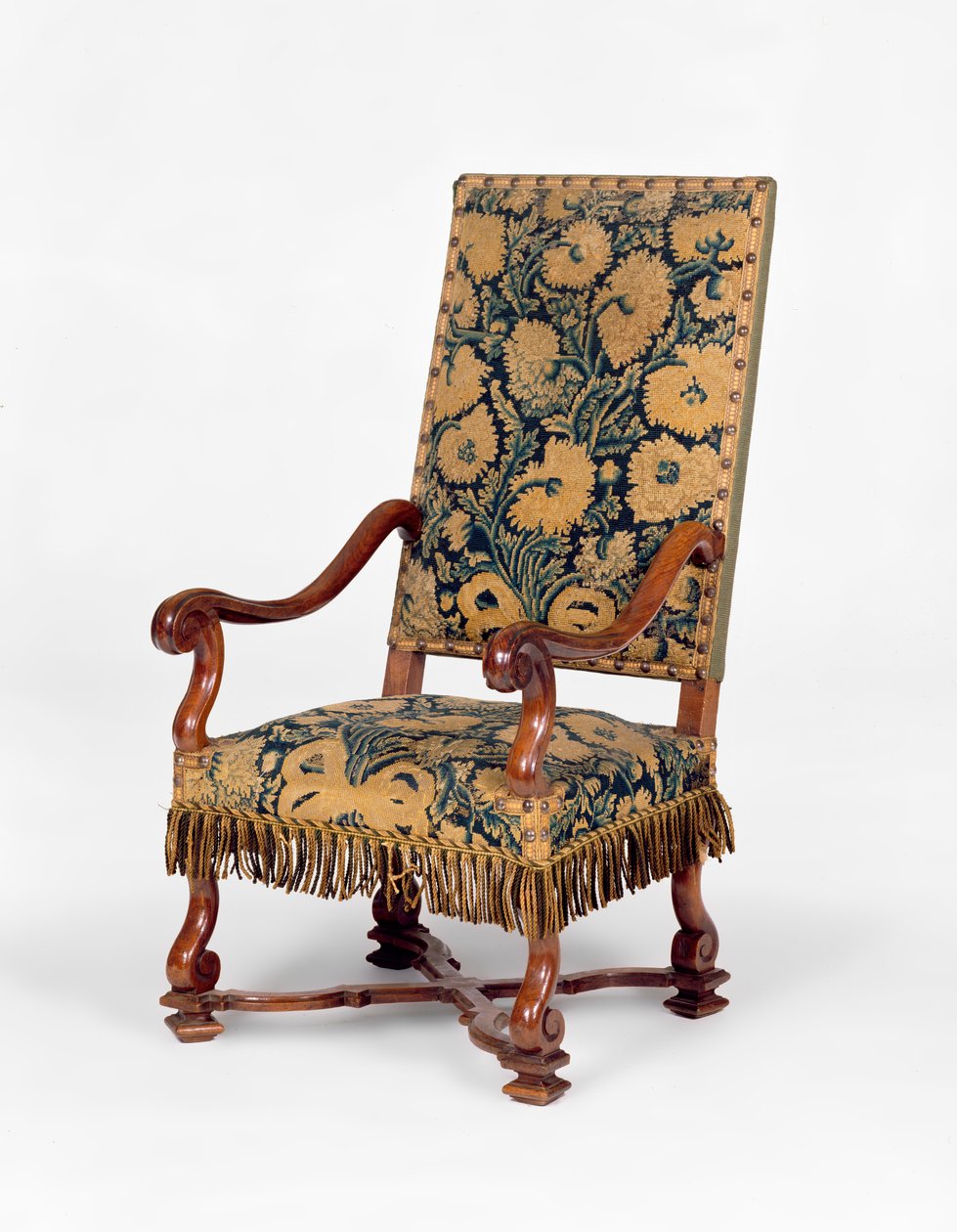 George II bordado sofá coberto, c.1745. Serpentina para trás, braços curvos cobertos de bordados com pernas de cabriole esculpidas. de Unbekannt Unbekannt