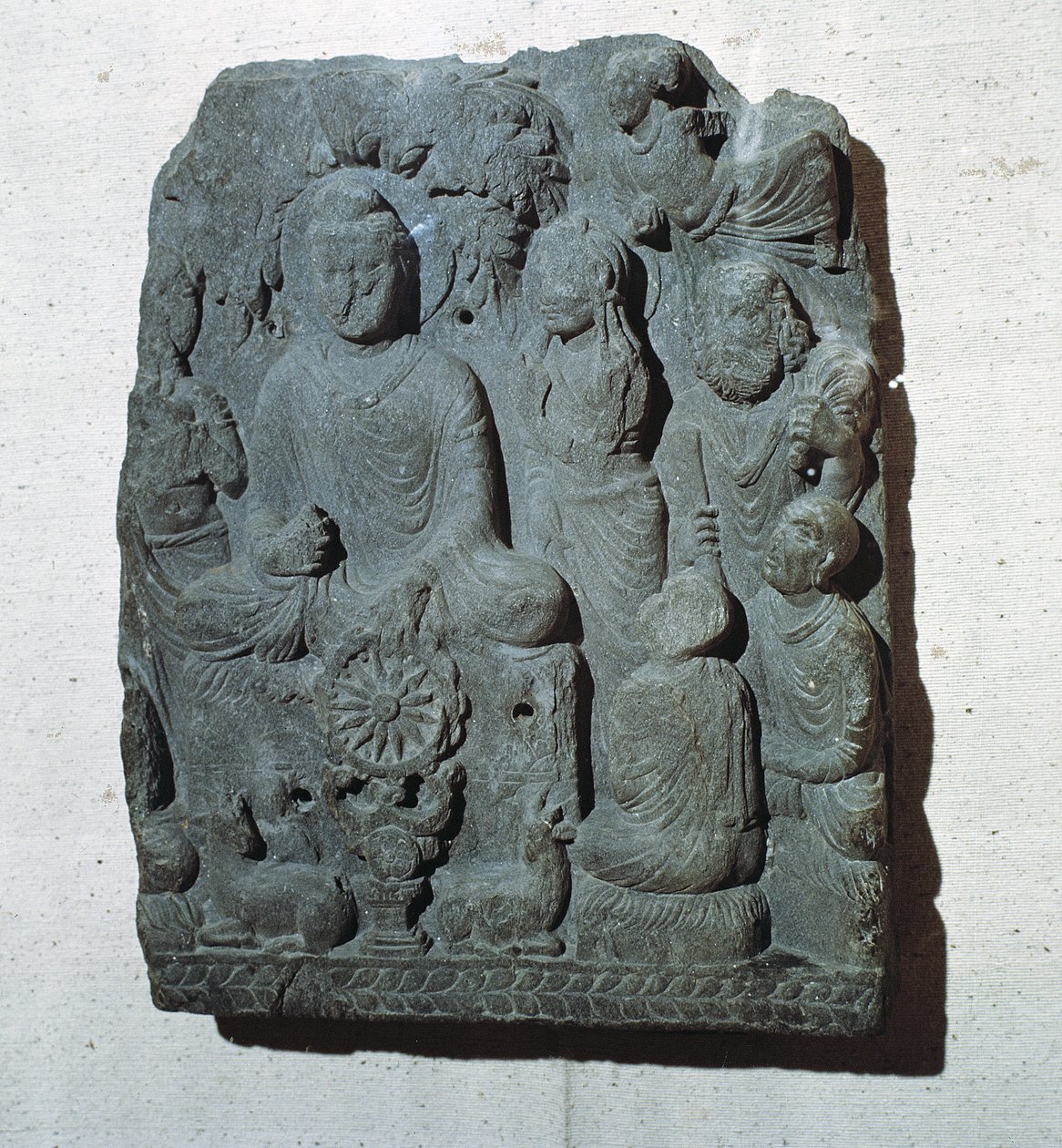 Alívio do "Buda do Futuro", ou Bodhisattva Maitreya, século II dC (pedra) de Unbekannt Unbekannt