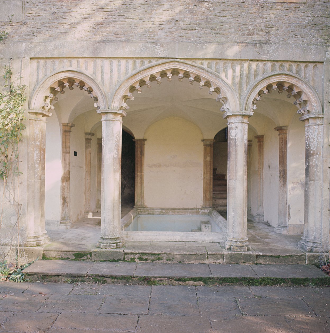 Vista do exterior da casa de banhos, Corsham Court, Wiltshire de Unbekannt Unbekannt