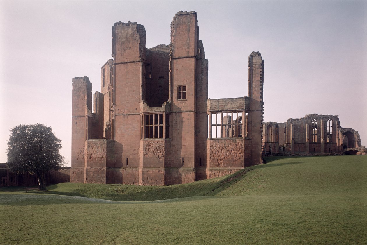 Vista das paredes externas, Kenilworth Castle, Warwickshire, construído 1203-16 de Unbekannt Unbekannt