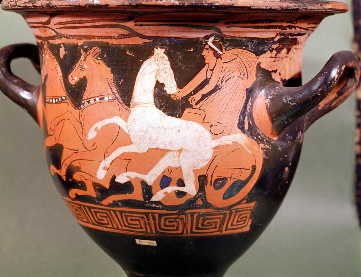 Um, krater sino-figura vermelha, descrevendo, um, cocheiro, em, um, quadriga, à velocidade máxima, grego, tarde, 5º século, bc de Unbekannt Unbekannt
