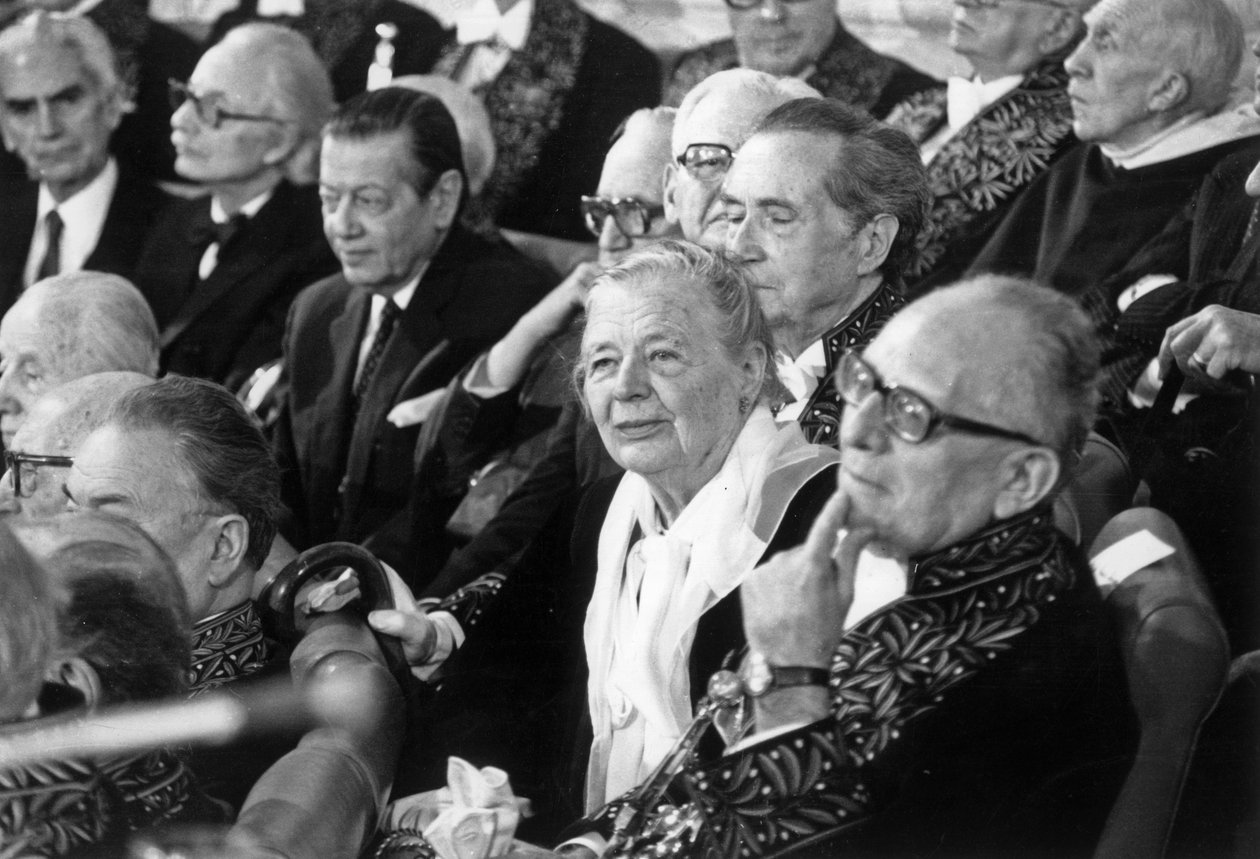 Admissão de Marguerite Yourcenar na Academie Française em Paris em 22 de janeiro de 1981: aqui com Maurice Schumann de Unbekannt Unbekannt