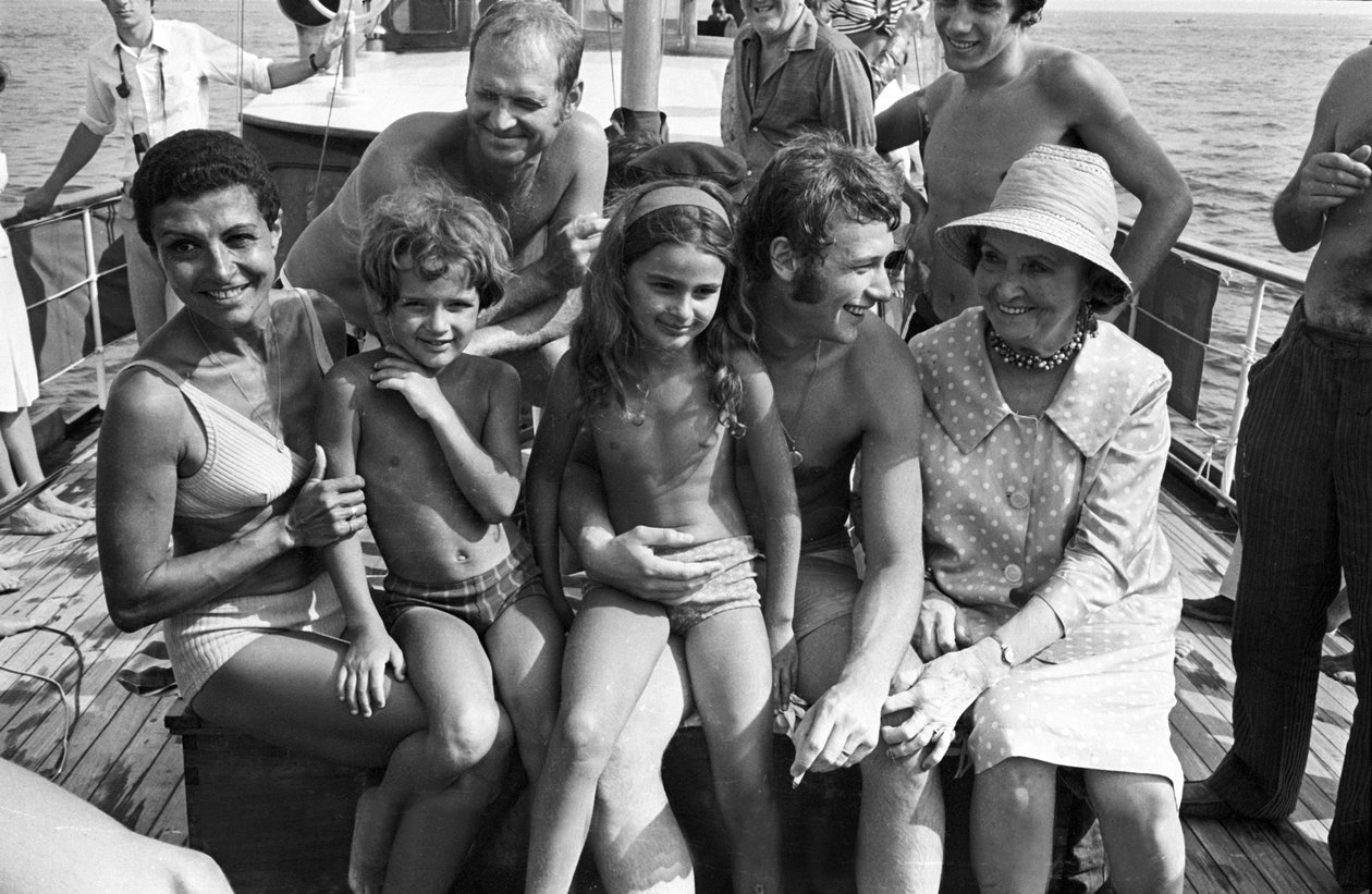 Cantor francês Johnny Hallyday durante as férias com sua família em 1967 na Riviera Francesa com seu primo Desta de Unbekannt Unbekannt