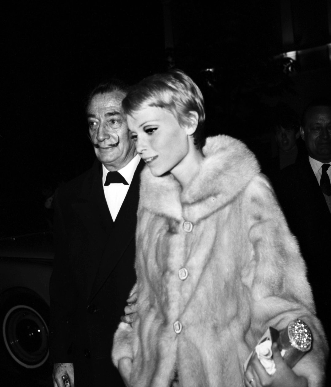 Salvador dali e mia farrow na estréia do filme "a noite dos generais", paris, 19 de abril de 1967 de Unbekannt Unbekannt