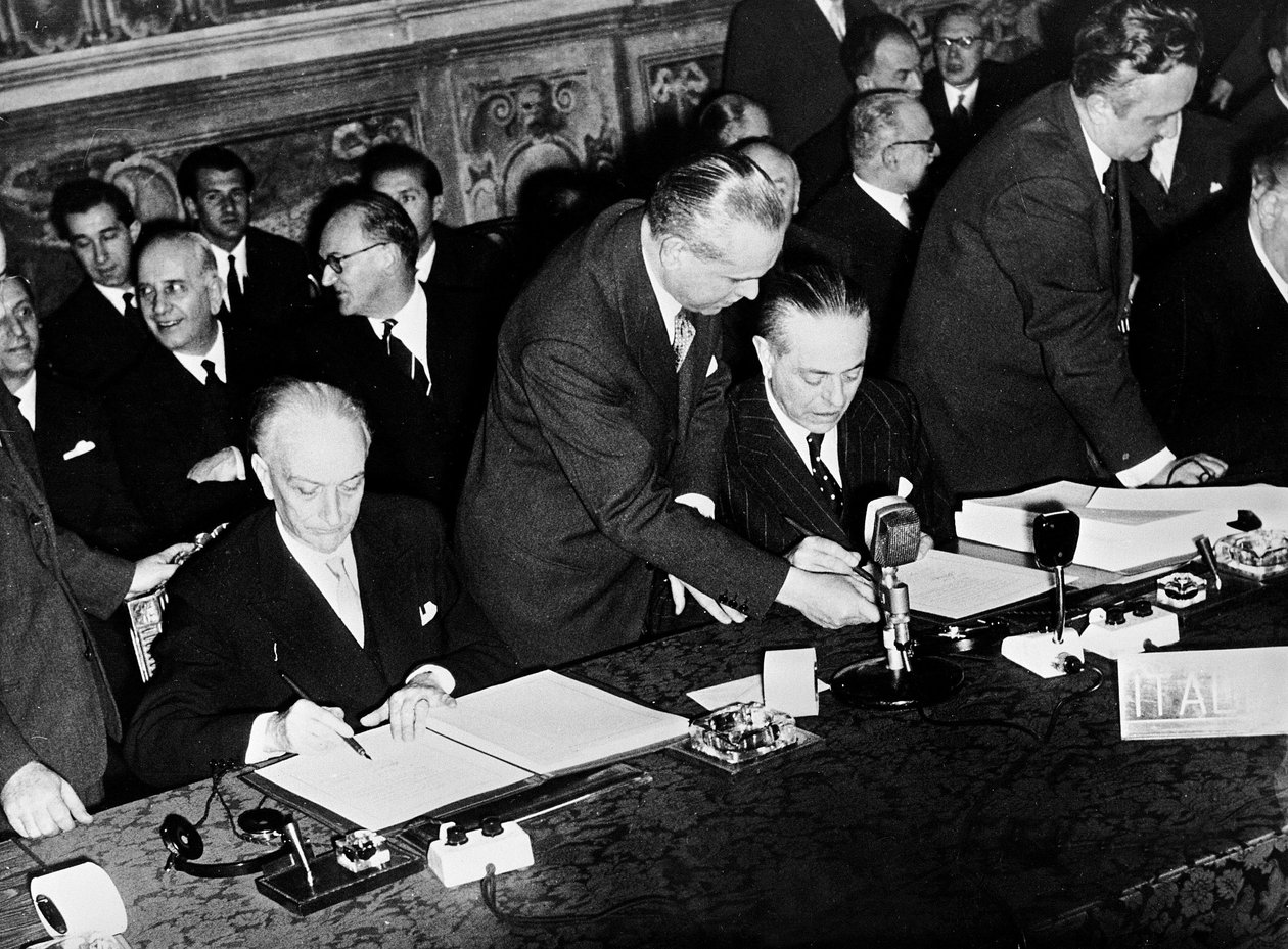 Antonio Segni e Gaetano Martino assinam os Tratados de Roma, estabelecendo o Conselho Econômico Europeu de Unbekannt Unbekannt