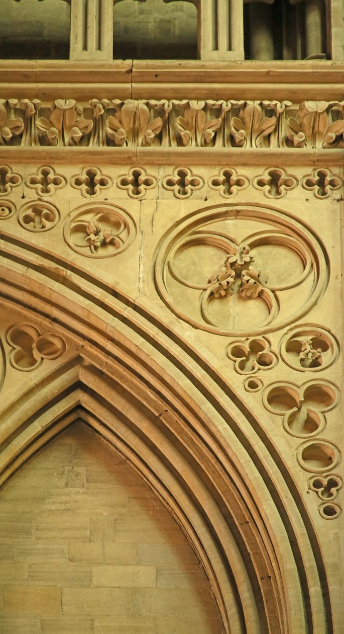 Catedral de Bayeux: decoração em arco na nave de Unbekannt Unbekannt