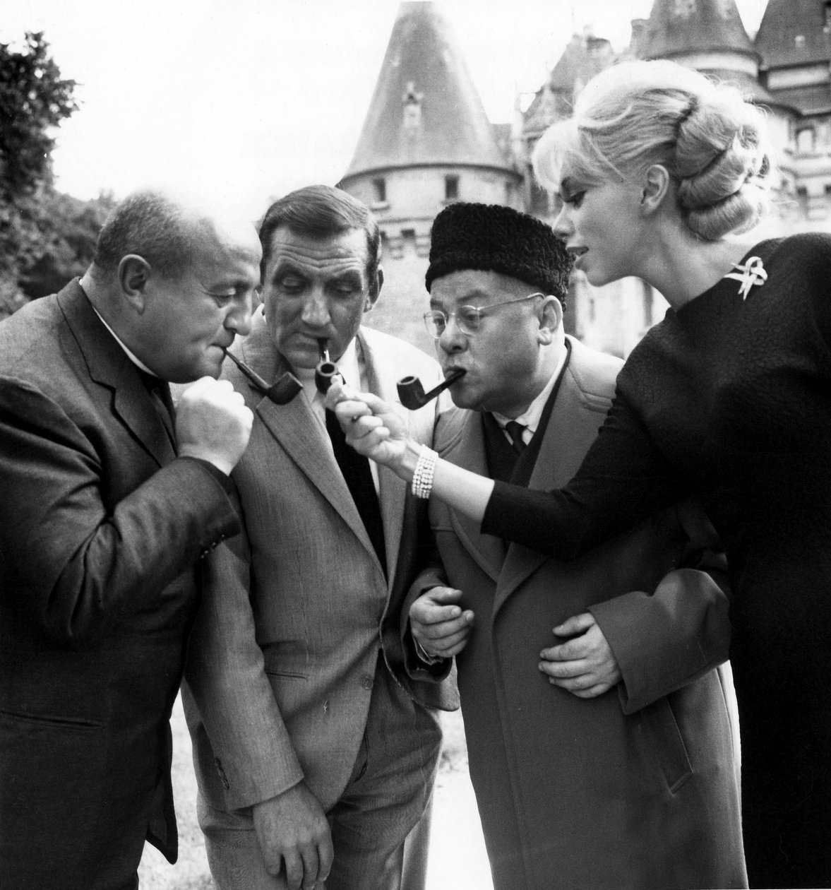 Bernard Blier, Lino Ventura, Francis Blanche e Mireille Darc no conjunto de filme Les Barbouzes em 1964 de Unbekannt Unbekannt
