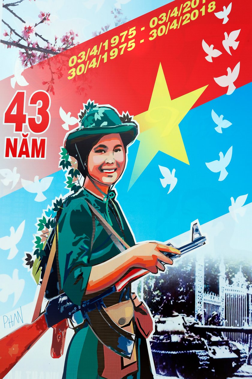 Cartaz de propaganda do governo comunista na rua, Dalat, Vietnã de Unbekannt Unbekannt