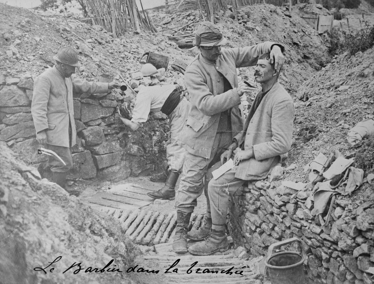 Barbeiro de trincheira francês, 1915-18 de Unbekannt Unbekannt