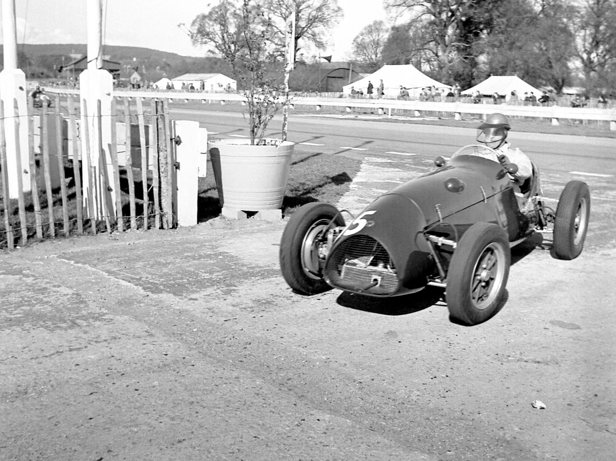 John Barber dirigindo o cooper bristol, 1953 de Unbekannt Unbekannt