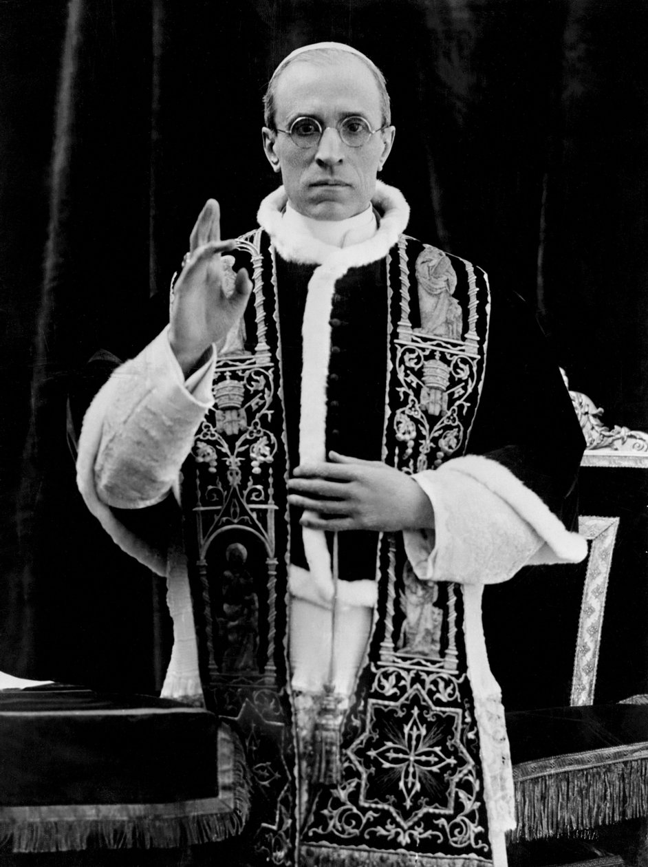 Uma das primeiras fotos do Papa Pio XII após sua coroação, Roma, 1939 de Unbekannt Unbekannt