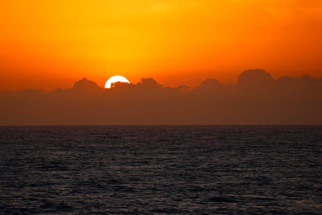 Pôr do sol através das nuvens, 2018 de Unbekannt Unbekannt