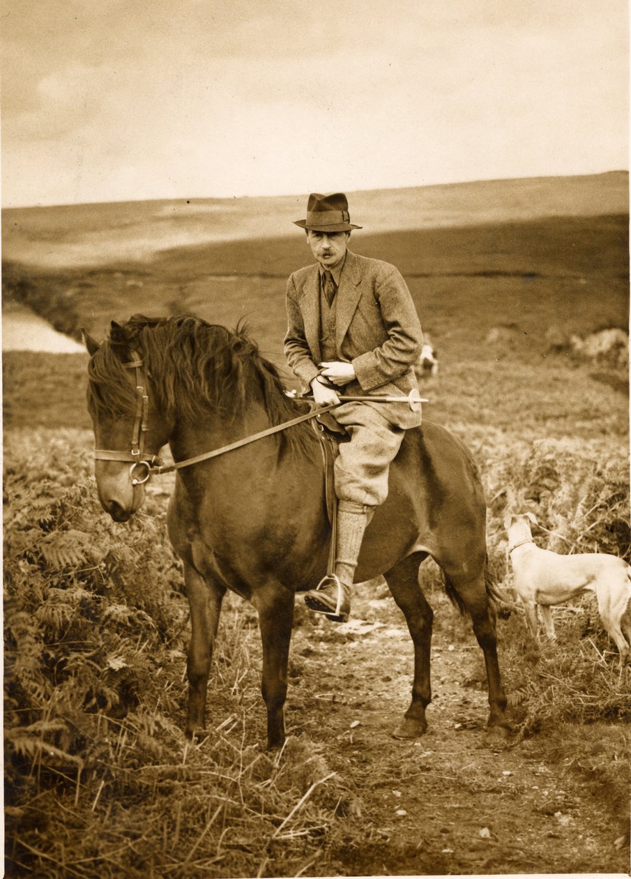 10º Duque de Devonshire a cavalo em Bolton Moor, final da década de 1940 (foto sépia) de William M. Timlin