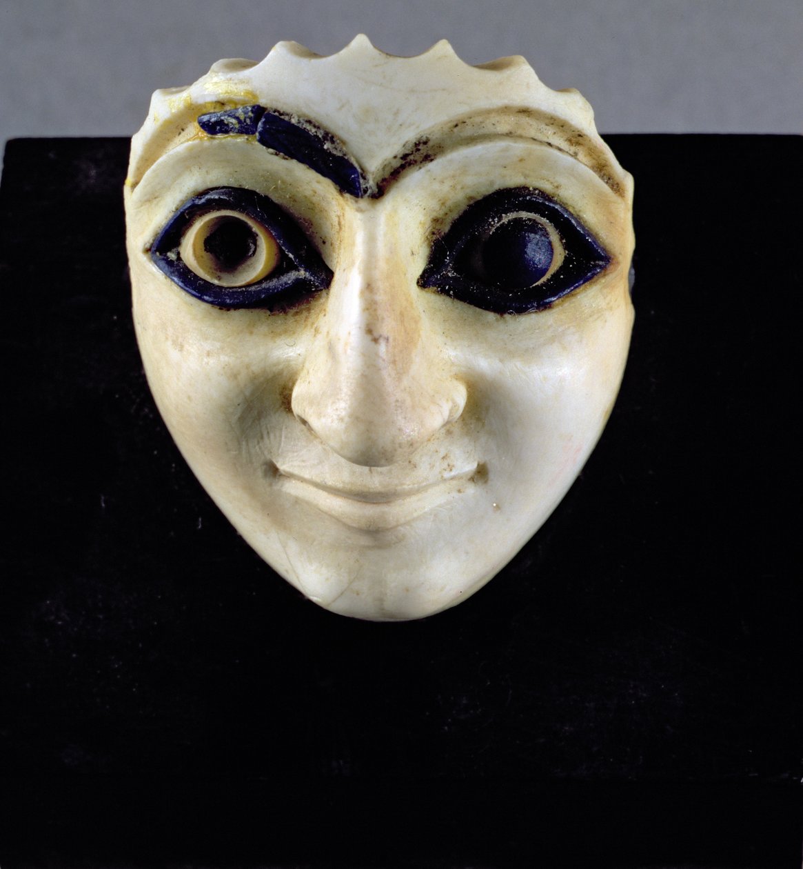 A Head of a Figure from The Temple of Nini-zaza, Mari, 2600 AC (alabastro e lápis lazúli) de Unbekannt
